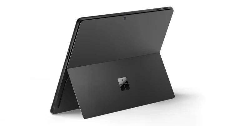 Ноутбук Microsoft Surface Pro 11 (ZIL-00024+ZRA-00008), Qualcomm Snapdragon X Plus X1P-64-100 / 13" / 120 Гц / Touch / RAM 16 ГБ LPDDR5X / SSD 512 ГБ / Qualcomm Adreno / Windows 11 Pro / Чорний